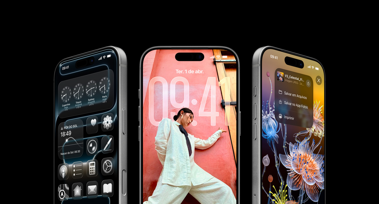 Parte da frente de três modelos de iPhone 17 Pro lado a lado, demonstrando o recurso Relógio Internacional, a Tela Bloqueada do iOS 26 e opções para salvar no app Notas