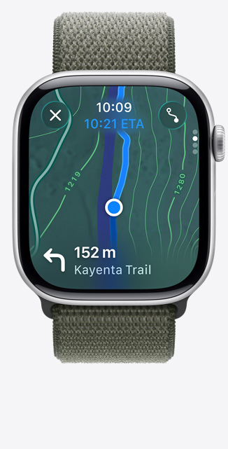 Apple Watch Series 11 wyświetla ekran aplikacji Mapy i trasę wędrówki