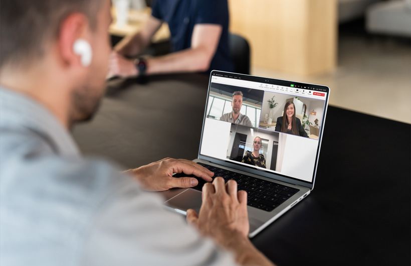 O Mac roda apps essenciais para os negócios, como o Microsoft Teams, que ajuda o diretor de marketing digital Clément Boës a manter a produtividade e a conexão com a equipe