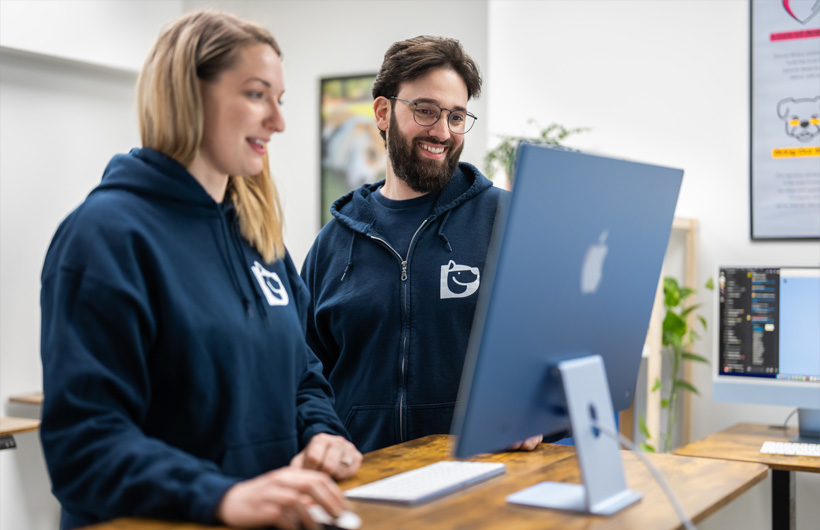 Com a tela ampla do iMac, os gerentes de operações podem conferir rapidamente os detalhes do dia.