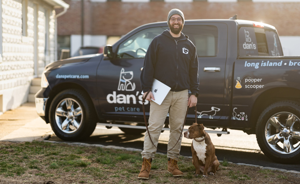 O CEO Dan Reitman começou seu negócio como um solitário serviço de passeio de cães e, agora, tem 80 funcionários.